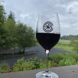 Bateaux Cellars Winery - Delicious wine and beautiful landscape