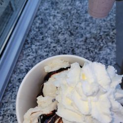Morelli's Gourmet Ice Cream - Brownie hot fudge sundae