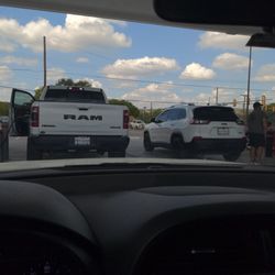 H-E-B - Gas prices are dropping!!!! We're all lining up to fill up!!