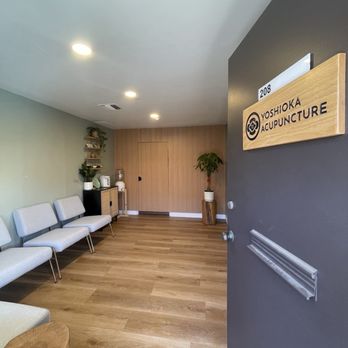 Yoshioka Acupuncture - Entrance and waiting room - Acupuncture Near Me - Huntington Beach, California Yoshioka Acupuncture - Entrance and waiting room - Acupuncture Near Me - Huntington Beach, California