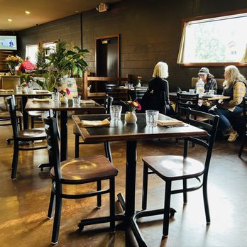 Frontier Public House - people sitting at tables in a restaurant - New American Near Me - Vancouver, Washington Frontier Public House - people sitting at tables in a restaurant - New American Near Me - Vancouver, Washington