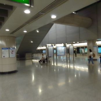 港鐵九龍站 - Platform - Train Stations Near Me - Hong Kong, HK