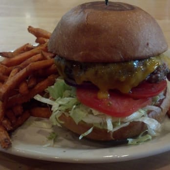 18 Degrees - Cheeseburger, with subbed sweet potato fries. - American Near Me - Scottsdale, Arizona