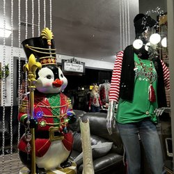 Bear Necessities - Cute holiday window displays