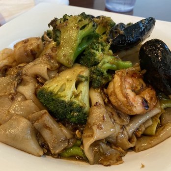 Nan Thai Restaurant - Pad See Ew with Seafood - Thai Near Me - Herndon, Virginia Nan Thai Restaurant - Pad See Ew with Seafood - Thai Near Me - Herndon, Virginia
