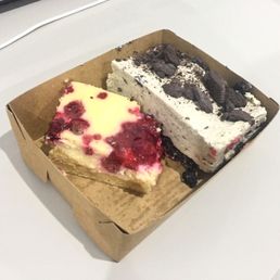 baked raspberry/cookies and creme cheesecake baked raspberry/cookies and creme cheesecake