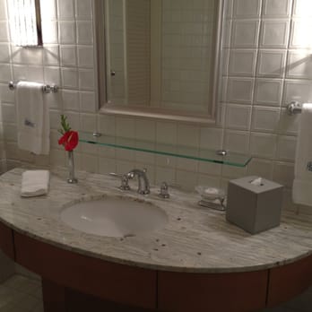 Halekulani Hotel - Second bathroom in room - Hotels Near Me - Honolulu, Hawaii