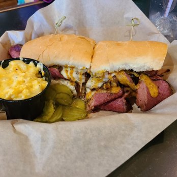 Stone Jug Barbeque - Pastrami sandwich with Mac and cheese - Barbeque Near Me - Peru, Illinois