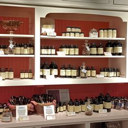Penzeys Spices - Varied display designs, all of which make browsing easy
