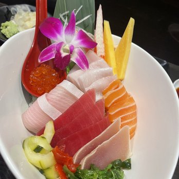 Hoshi Sushi - Chirashi Bowl - Sushi Bars Near Me - Fullerton, California