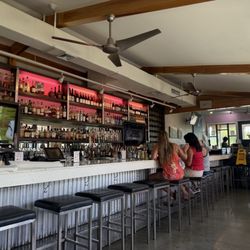 Uncle Bo's Pupu Bar & Grill - Inside bar