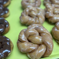 Happy Donuts