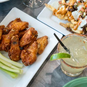 Topknot Taproom - Chicken wings and asada fries - Beer Bar Near Me - Fairfield, California
