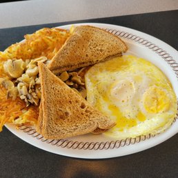 a plate of breakfast food