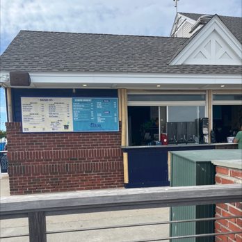 Overlook Beach Club - the front of the restaurant - American Near Me - Babylon, New York