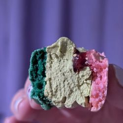 Hana's Roulettea - Cross-section of my strawberry matcha macaron