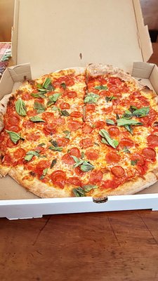 Zee's Pizzeria by null