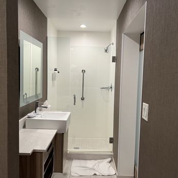SpringHill Suites by Marriott Montgomery Downtown - View of bathroom from side with toilet in room 225 (2 bedroom suite, two queen with trundle bed) - Hotels Near Me - Montgomery, Alabama SpringHill Suites by Marriott Montgomery Downtown - View of bathroom from side with toilet in room 225 (2 bedroom suite, two queen with trundle bed) - Hotels Near Me - Montgomery, Alabama