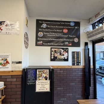 786 Degrees - Inside entrance - Pizza Near Me - Los Angeles, California