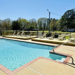 Askew's Landing RV Campground - Swimming pool and large sun deck