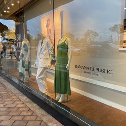 Banana Republic Factory Store - Window display
