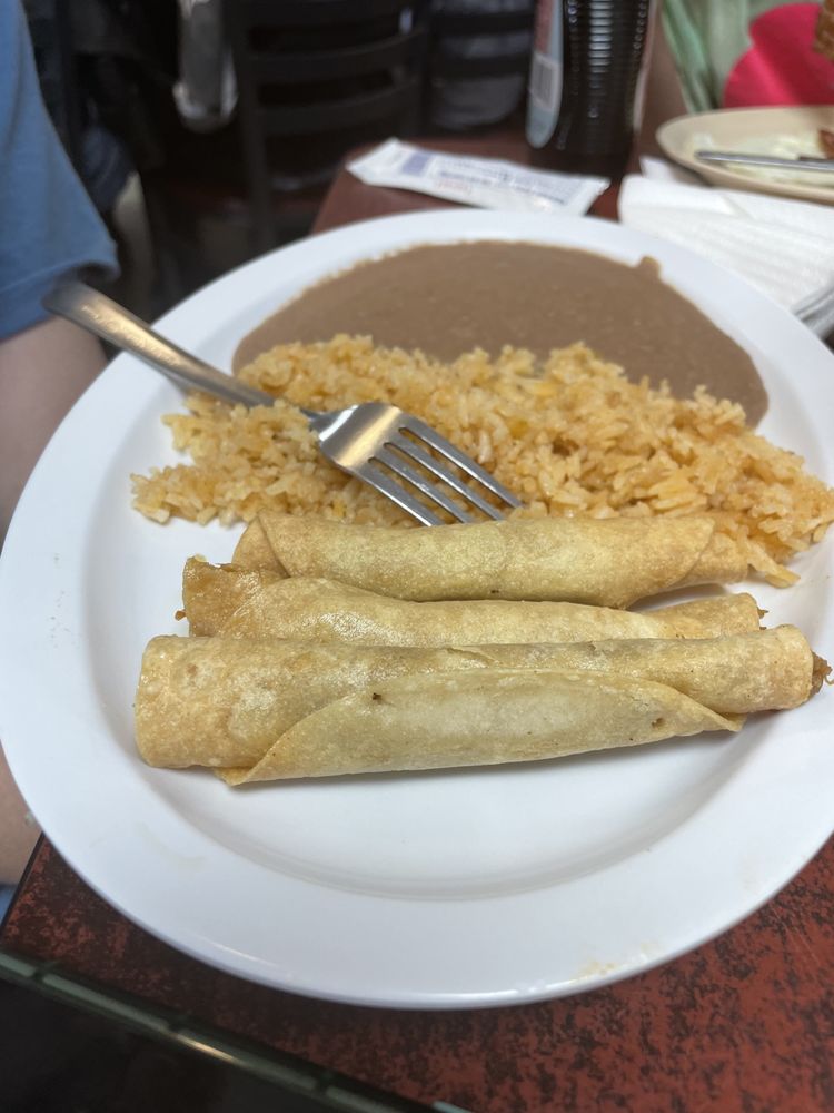 Elva's Mexican Restaurant Logo