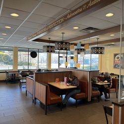 El Pollo Loco - Seating