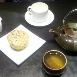 Okuma Tea House - Café Lavazza + té de mandarina + muffin de zanahoria