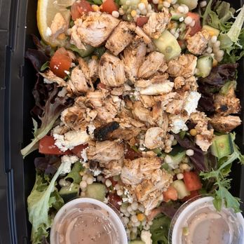 Luna Grill Anaheim - Mediterranean Salad with cold chicken - Mediterranean Near Me - Anaheim, California
