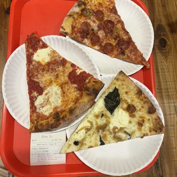 Trophy Pizza - Evendale - White pizza, trophy, and sausage/pepp - Pizza Near Me - Cincinnati, Ohio