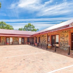 Birdwood Motel - Outside Motel