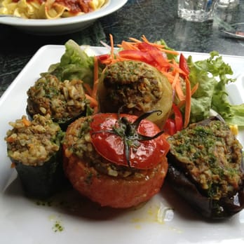 La Fourmi Ailée - Stuffed zucchini and tomato - Tea Rooms Near Me - Paris, 75 La Fourmi Ailée - Stuffed zucchini and tomato - Tea Rooms Near Me - Paris, 75