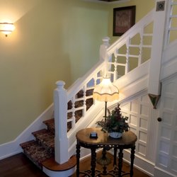The Parsonage Inn - Our foyer offers a warm welcome