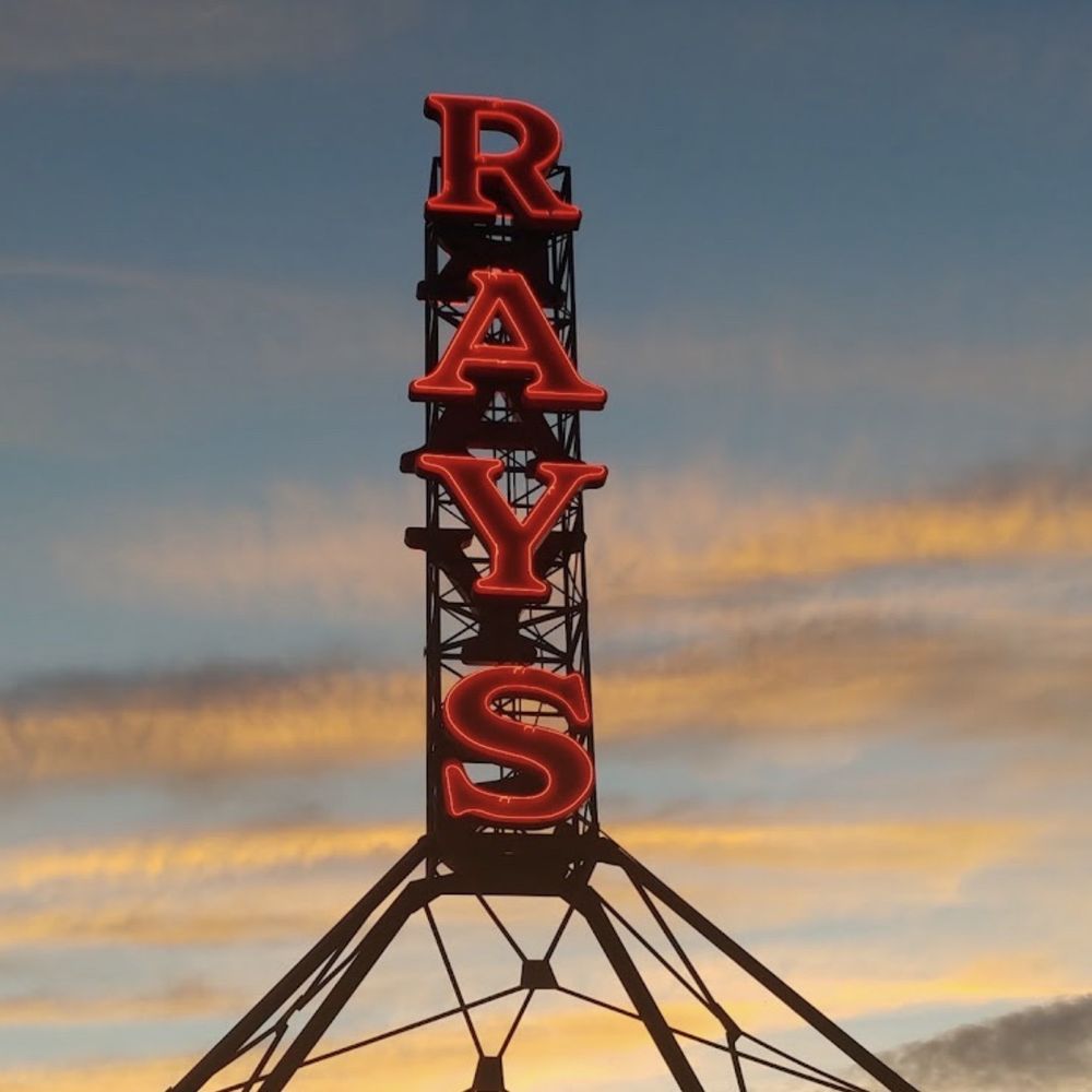 Ray's Café - ray's sign at sunset - Seafood Near Me - Seattle, Washington Ray's Café - ray's sign at sunset - Seafood Near Me - Seattle, Washington