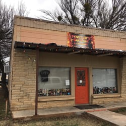 Fowler's BBQ - A welcoming front entrance to Fowler's BBQ