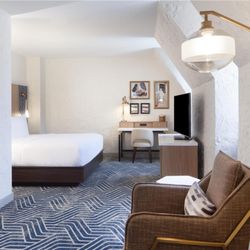 Hotel Royer Urbana Champaign, Tapestry Collection by Hilton - Guest room