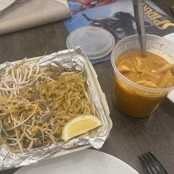 Bangkok Wasabi - Pad Thai with beef and massaman curry with chicken - Thai Near Me - Orem, Utah