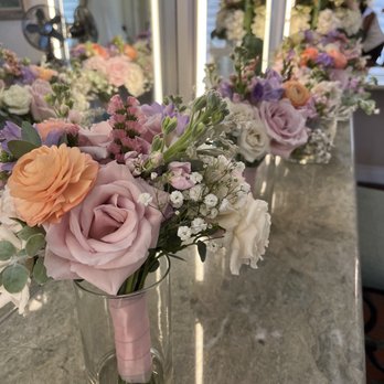 Breezy Day - Bridesmaid bouquets - Wedding Planning Near Me