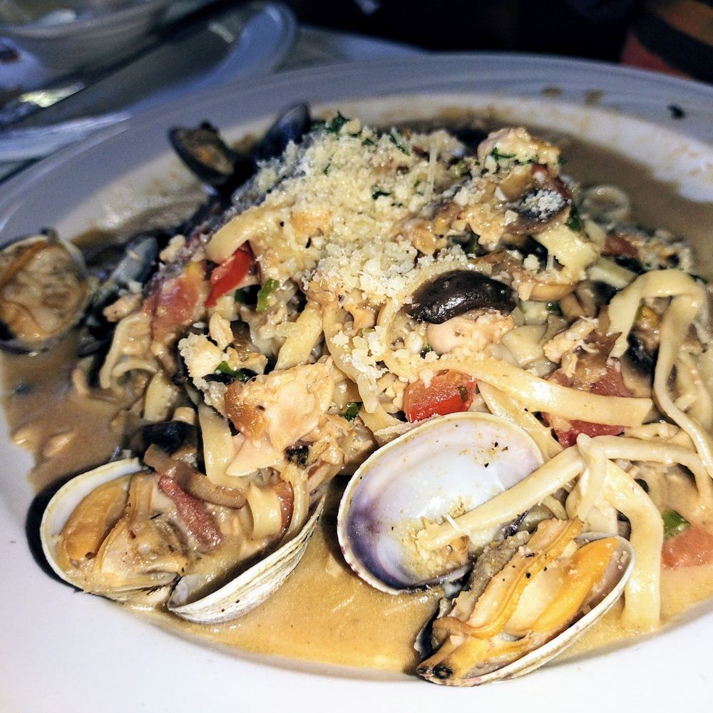 Scopazzi's - Linguine and clams - New American Near Me - Boulder Creek, California