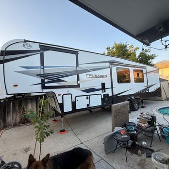 Giant RV - 5th wheeler - RV Dealers Near Me - Colton, California Giant RV - 5th wheeler - RV Dealers Near Me - Colton, California