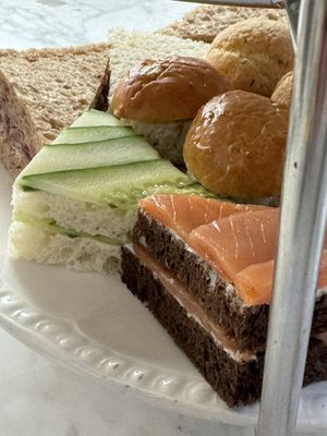 Deer Path Inn by null