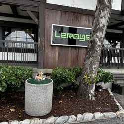 Leroy's Ski & Snowboard Shops - Outside