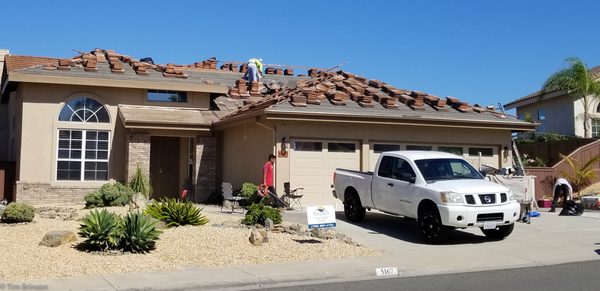 Davalos Roofing Logo