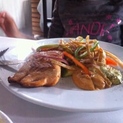 Bar Sur 82 - Salmón a la plancha con pimientos, muy recomendado!!