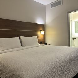 Holiday Inn Express NYC Brooklyn - Sunset Park - Bed