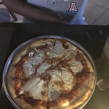 Yard House - Appetizer Cheese Pizza - New American Near Me - Tucson, Arizona