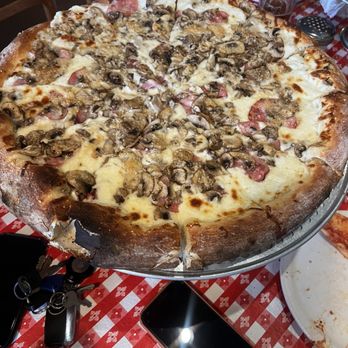 Gianni's Pizza - Pizza Alfredo Di Ronaldo (Large (16")) - Italian Near Me - Monterey, California