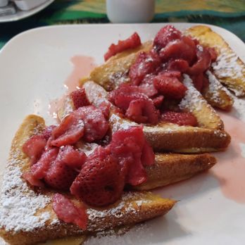 The In Place - French Toast topped with Strawberries - American Near Me - Forks, Washington The In Place - French Toast topped with Strawberries - American Near Me - Forks, Washington