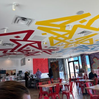 Dave's Hot Chicken - Big open lobby - Chicken Shop Near Me - Spring, Texas