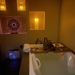 Soaking tub Soaking tub